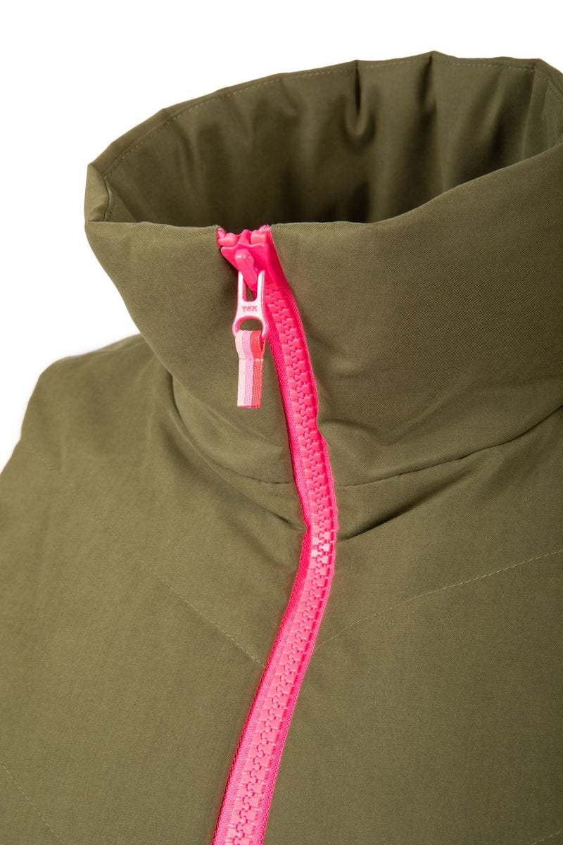Load image into Gallery viewer, Close up of olive green twilight womens golf vest with pink zipper collar
